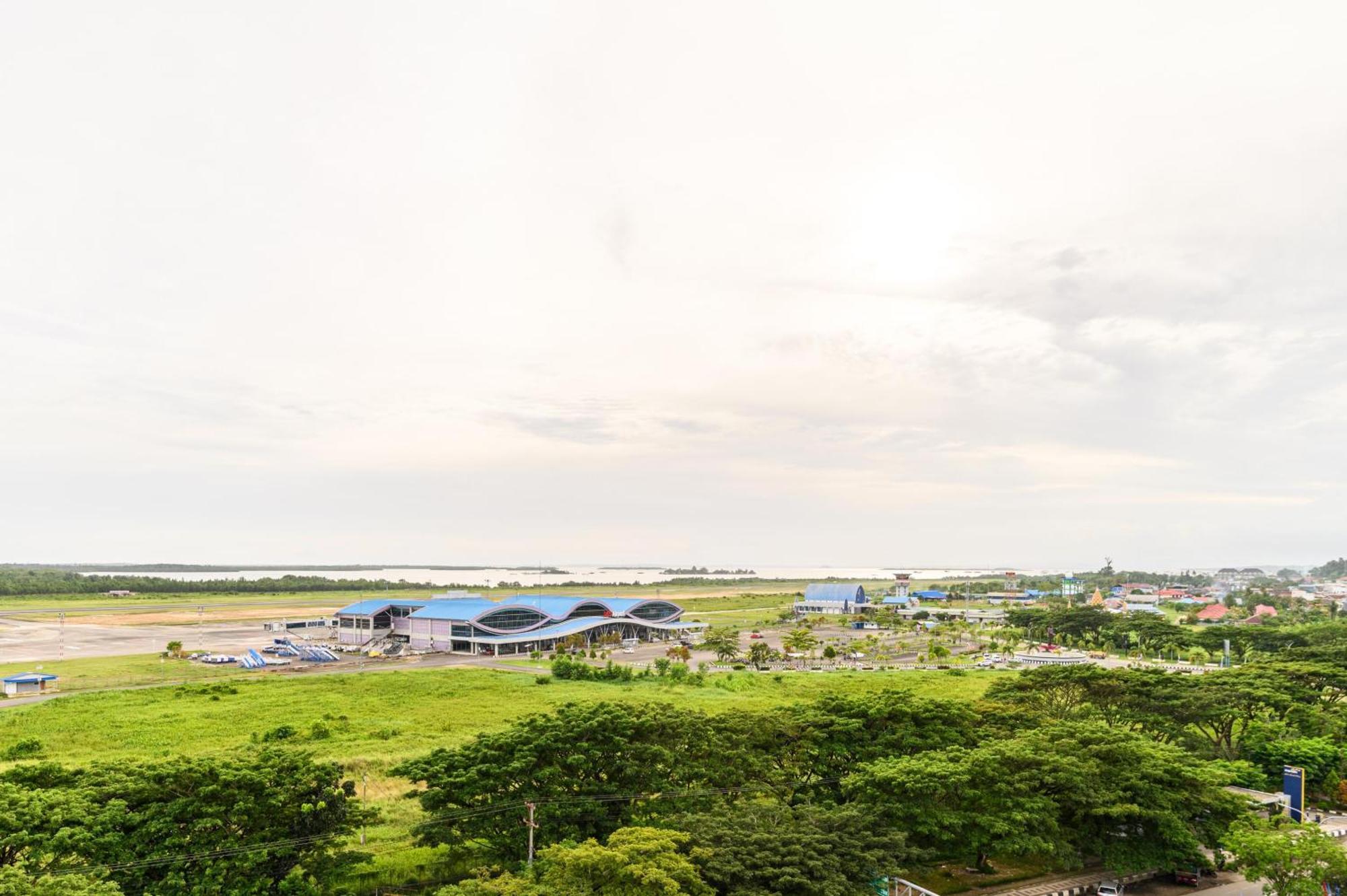 Aston Sorong Hotel & Conference Center エクステリア 写真