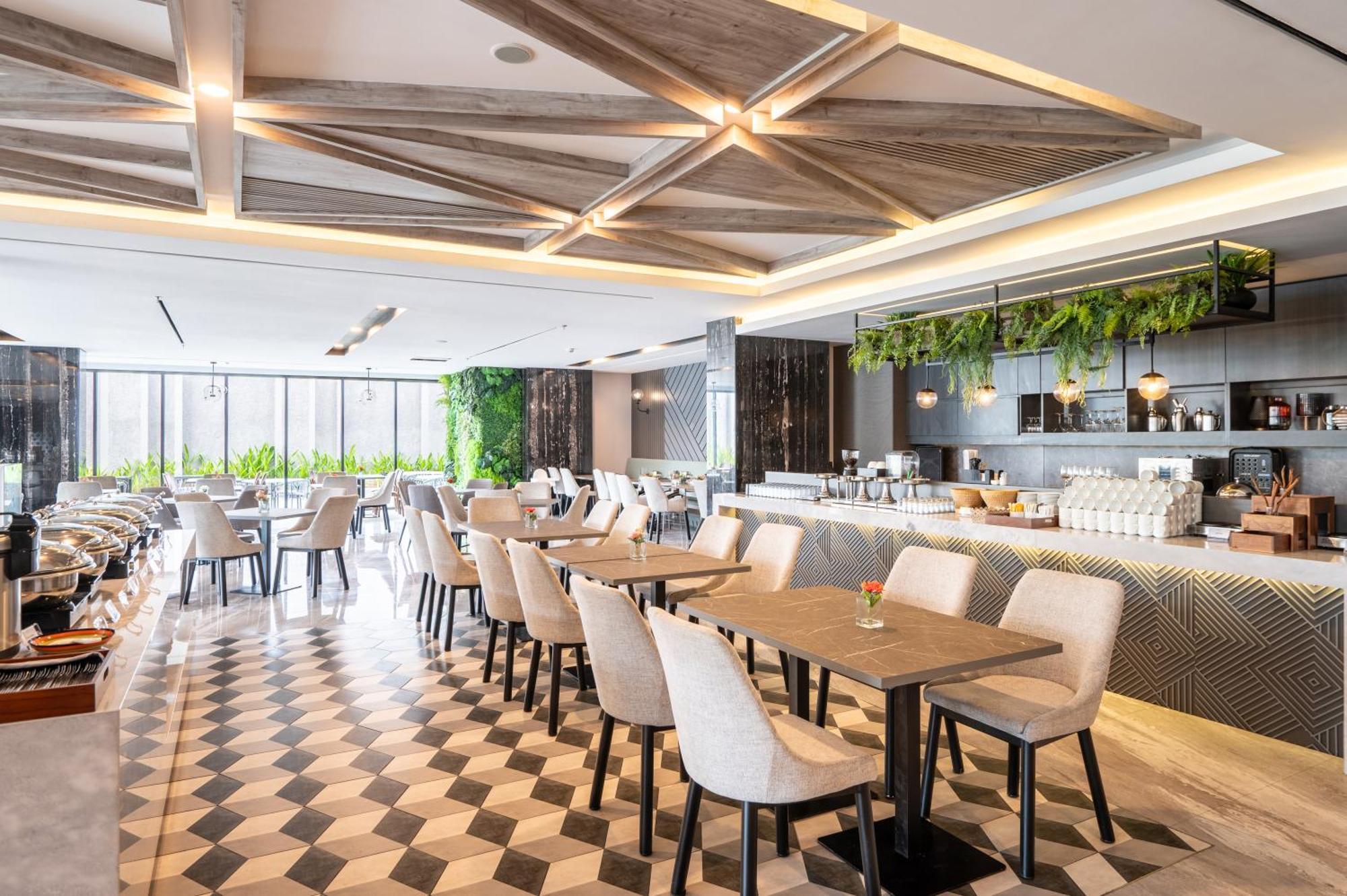 Aston Sorong Hotel & Conference Center エクステリア 写真