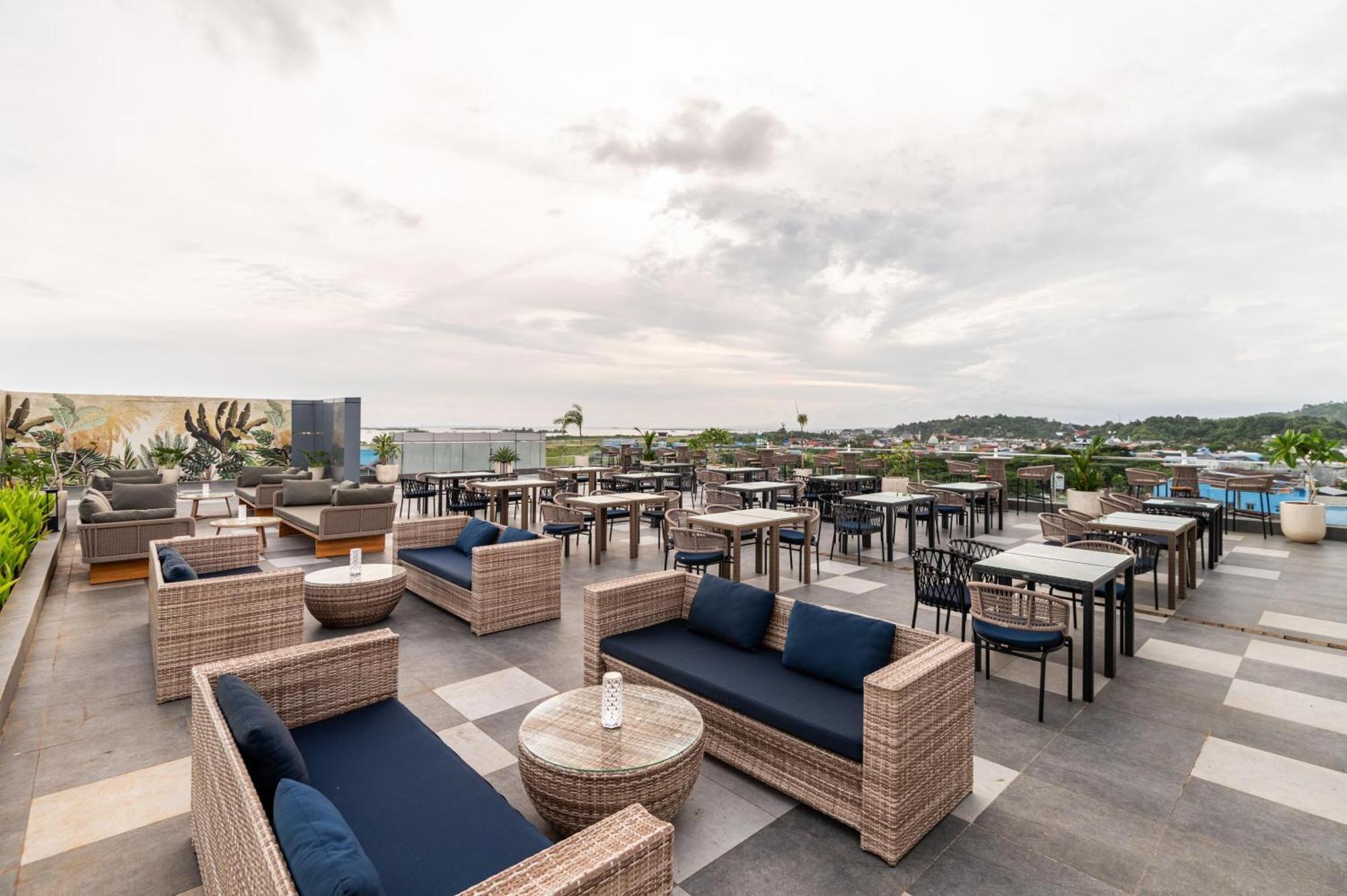 Aston Sorong Hotel & Conference Center エクステリア 写真