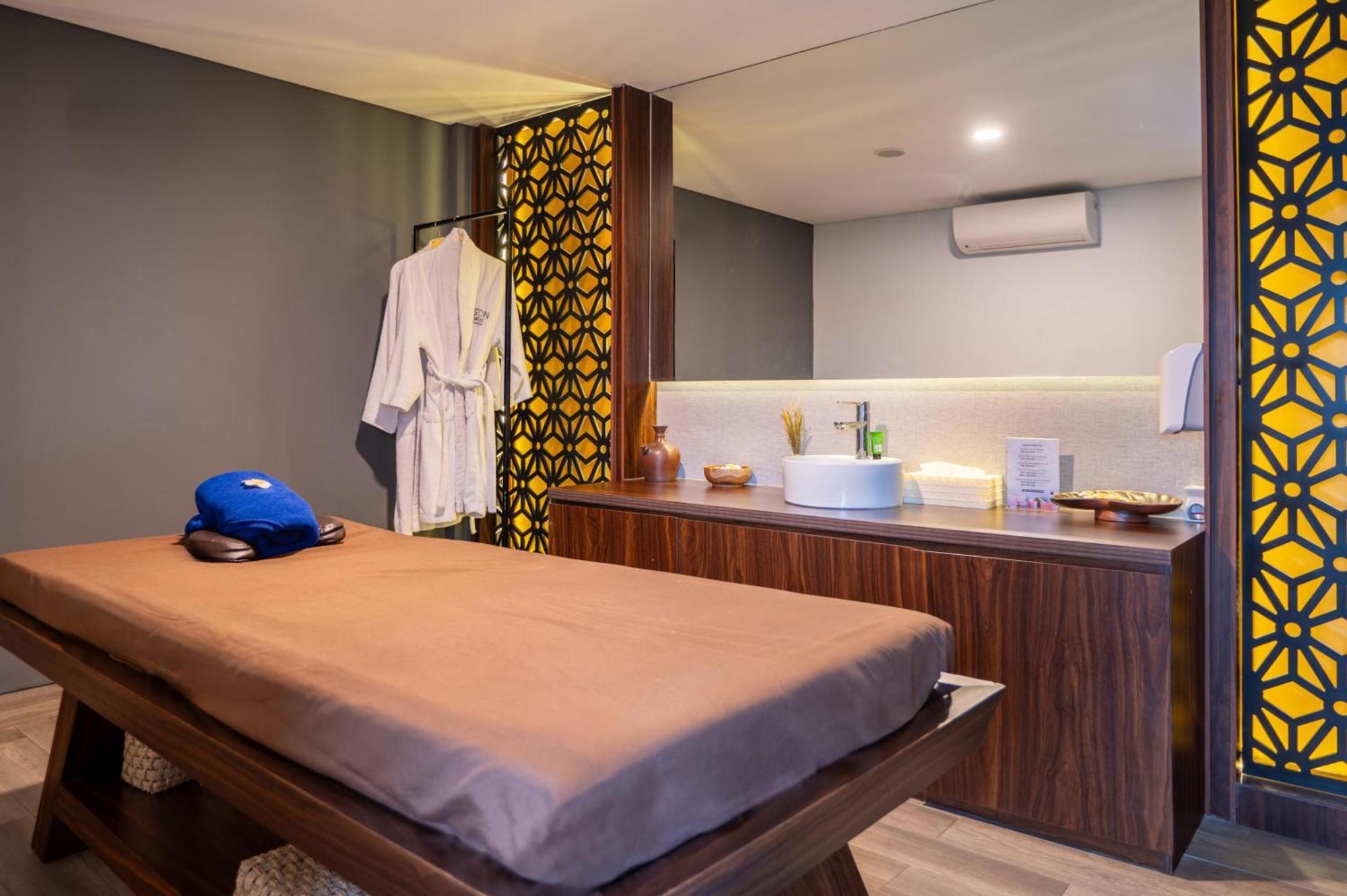 Aston Sorong Hotel & Conference Center エクステリア 写真