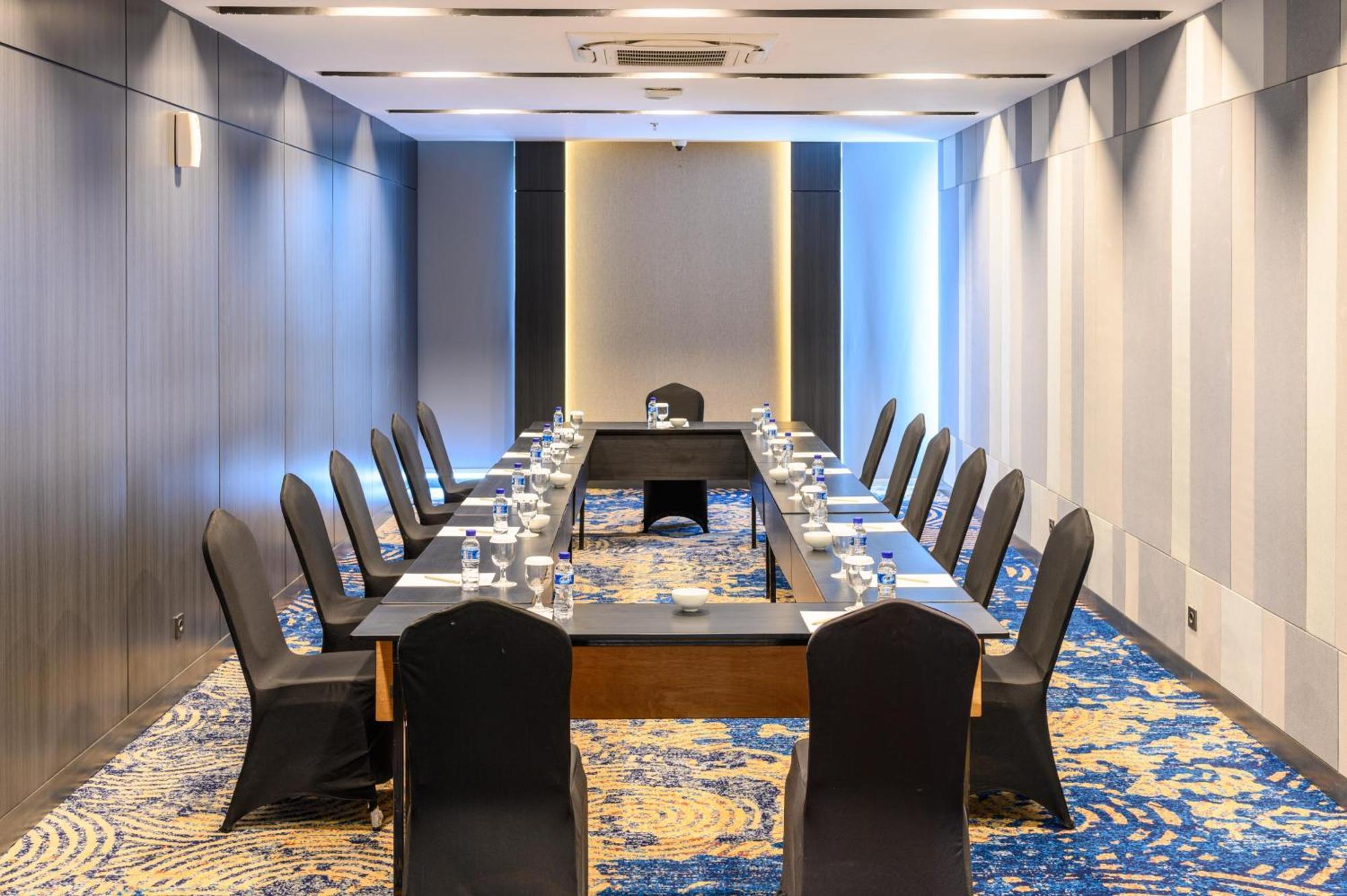 Aston Sorong Hotel & Conference Center エクステリア 写真