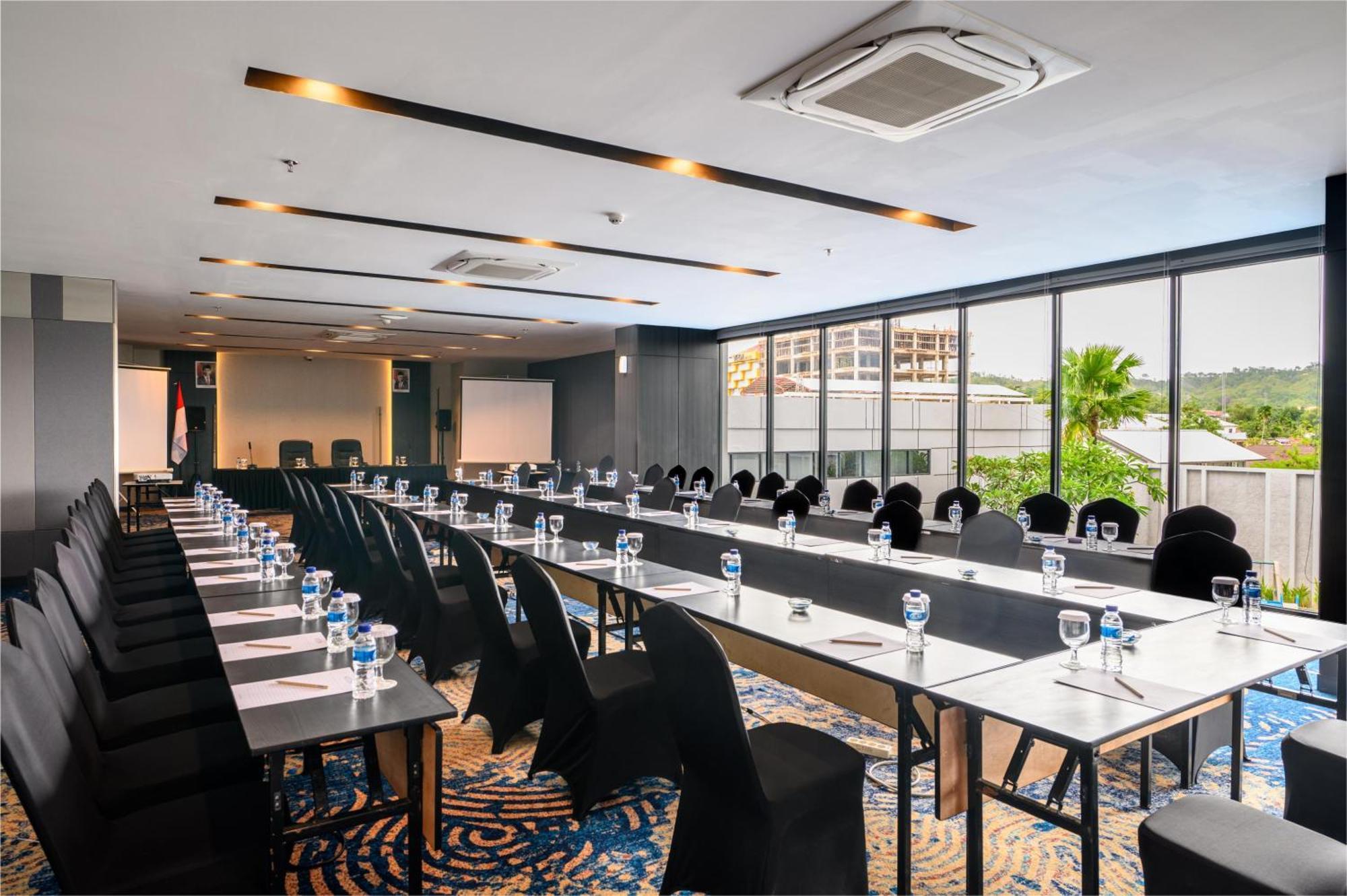 Aston Sorong Hotel & Conference Center エクステリア 写真