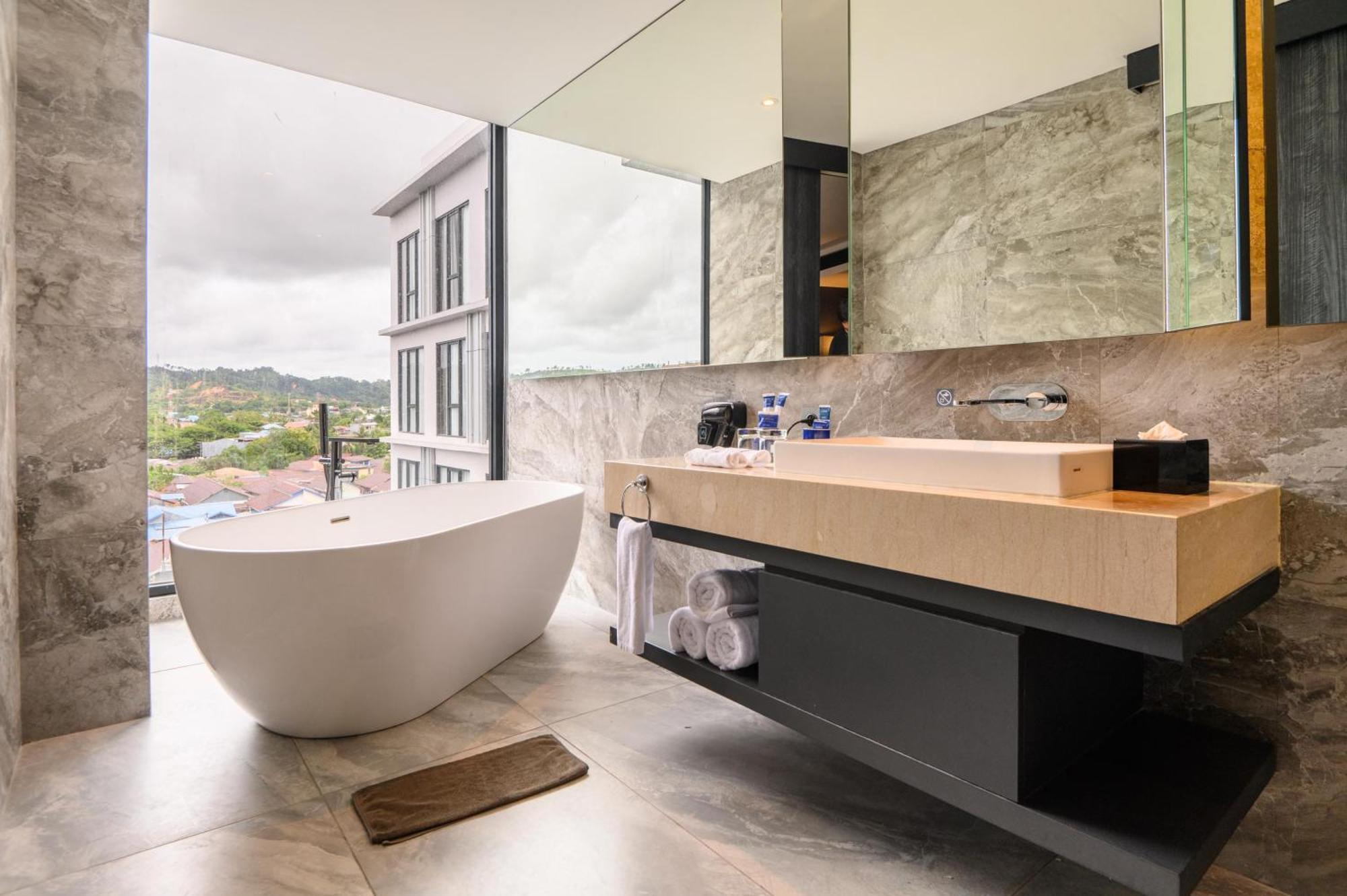 Aston Sorong Hotel & Conference Center エクステリア 写真