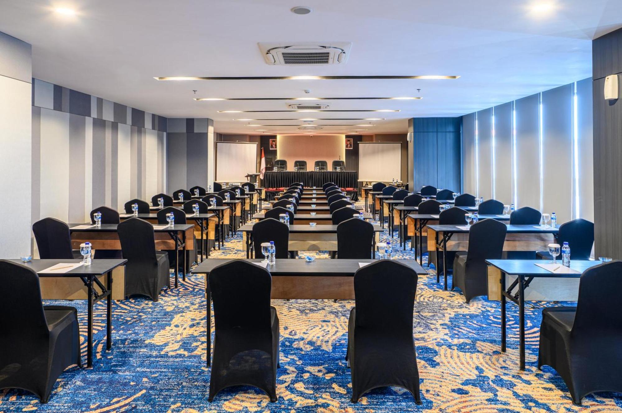 Aston Sorong Hotel & Conference Center エクステリア 写真