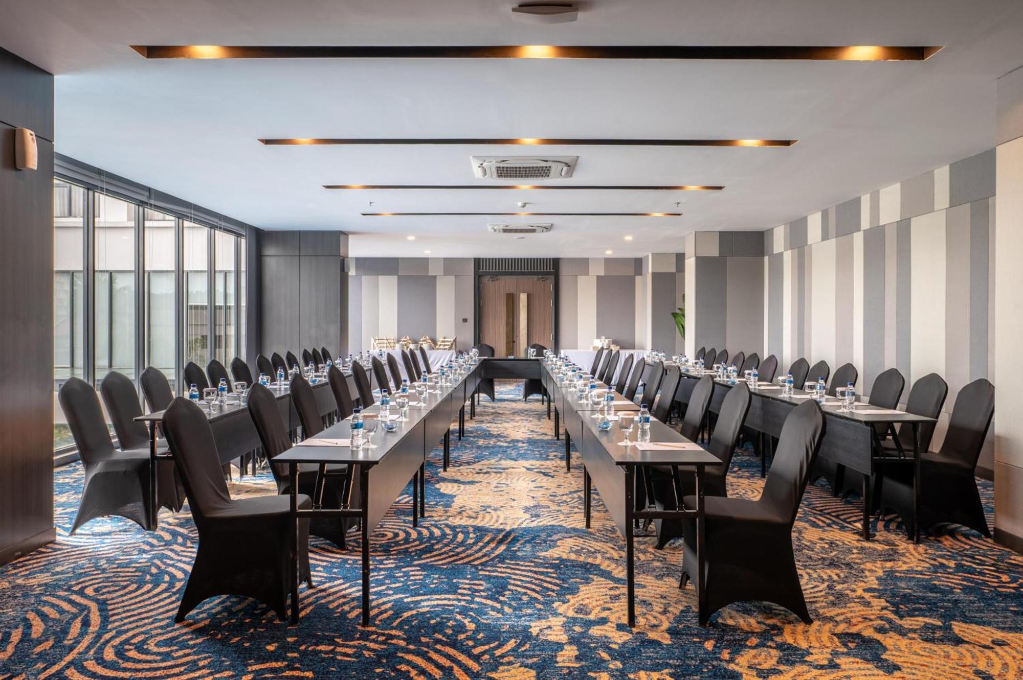 Aston Sorong Hotel & Conference Center エクステリア 写真