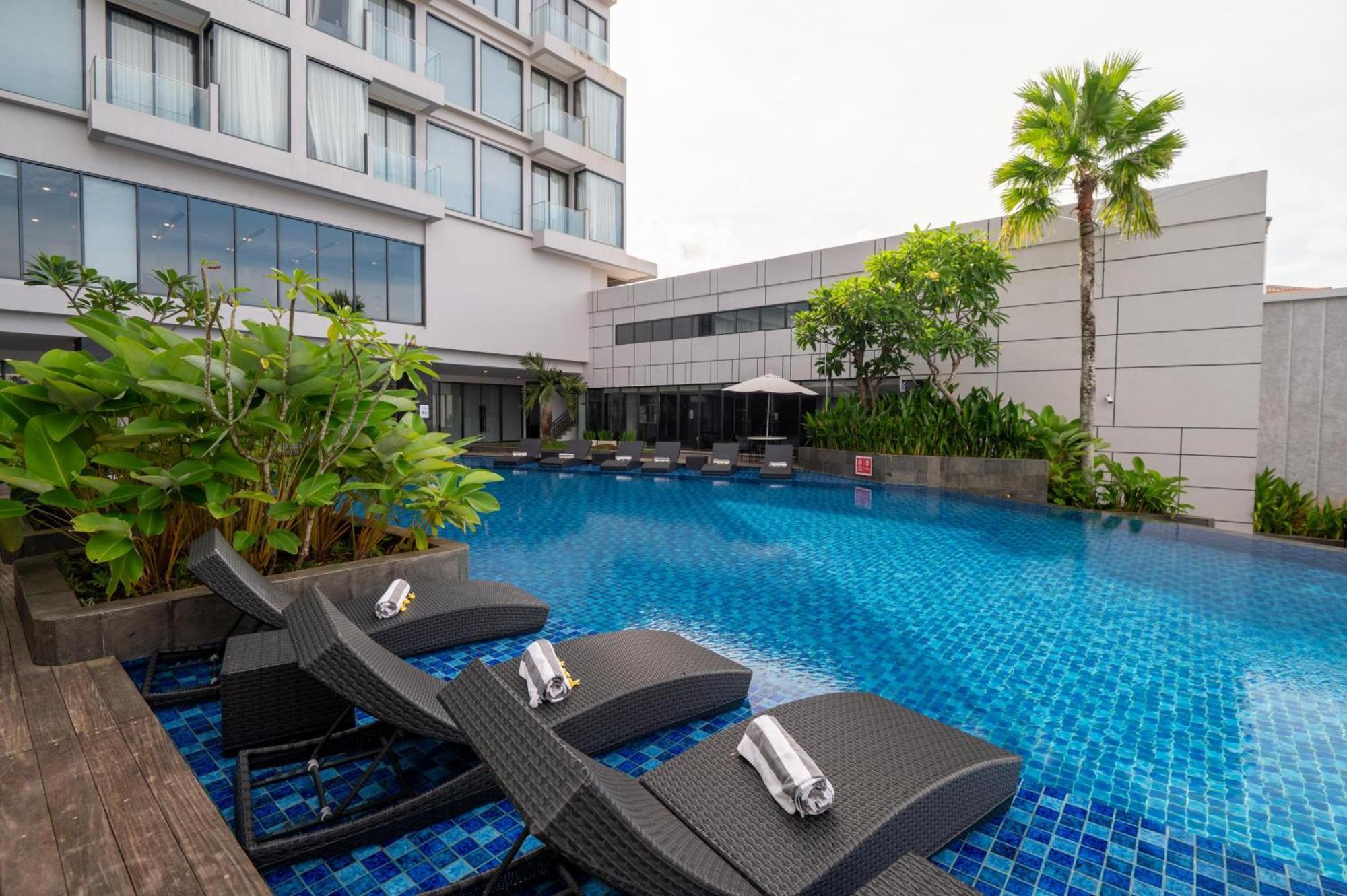 Aston Sorong Hotel & Conference Center エクステリア 写真